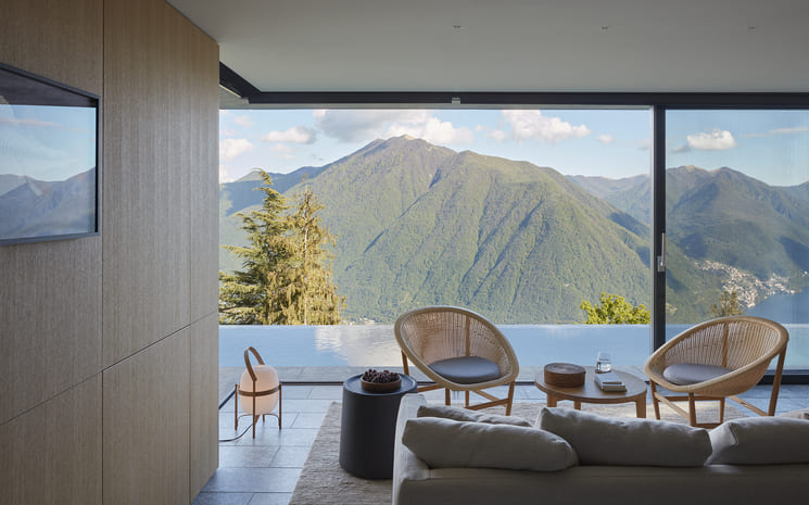 Dreaming of Northern Italy's lakes? 🌊✨ Check out Villa Peduzzi! This 8-bedroom luxury villa overlooks Lake Como and has its own boat! 🚤 Enjoy yoga, a gym, steam room &amp; meals by your personal chef! 🍽️  Learn more: bit.ly/49wMKvz #VillaPeduzzi #LakeComo #LuxuryTravel 🌟