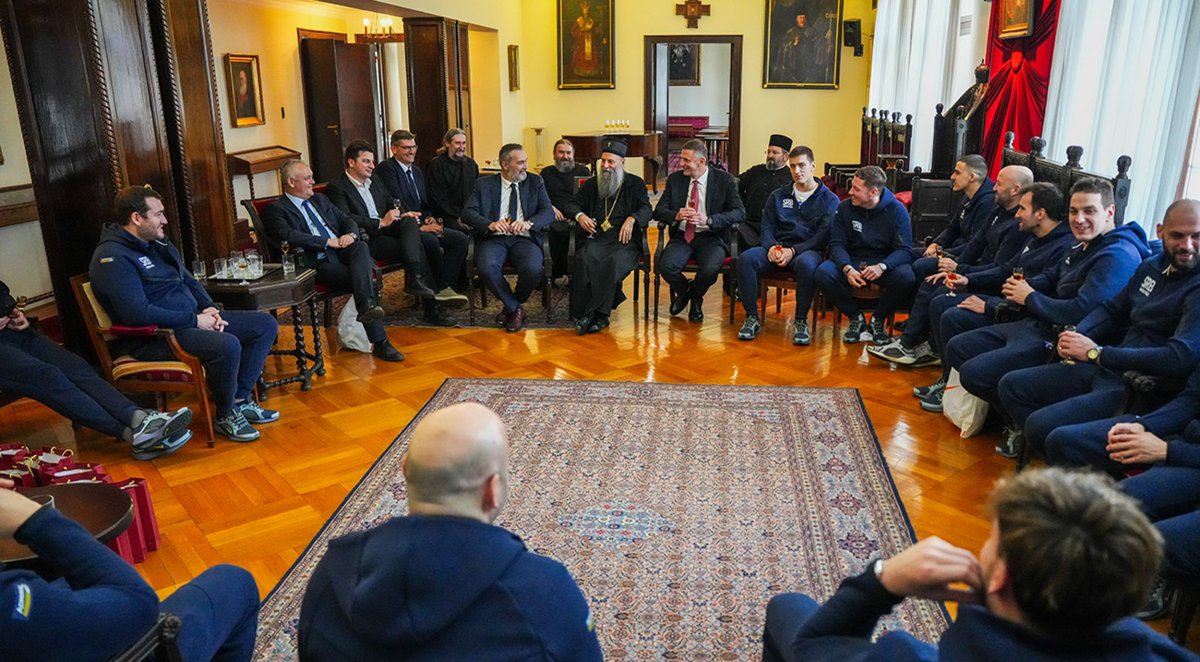 Патријарх Порфирије са златним ватерполистима

Његова Светост Патријарх српски г. Порфирије је угостио 26. јануара 2026. године у Патријаршијском довру у Београду ватерполисте Србије, освајаче златне медаље на Европском првенству у Београду.
 
– Са највећом радошћу сам данас у
