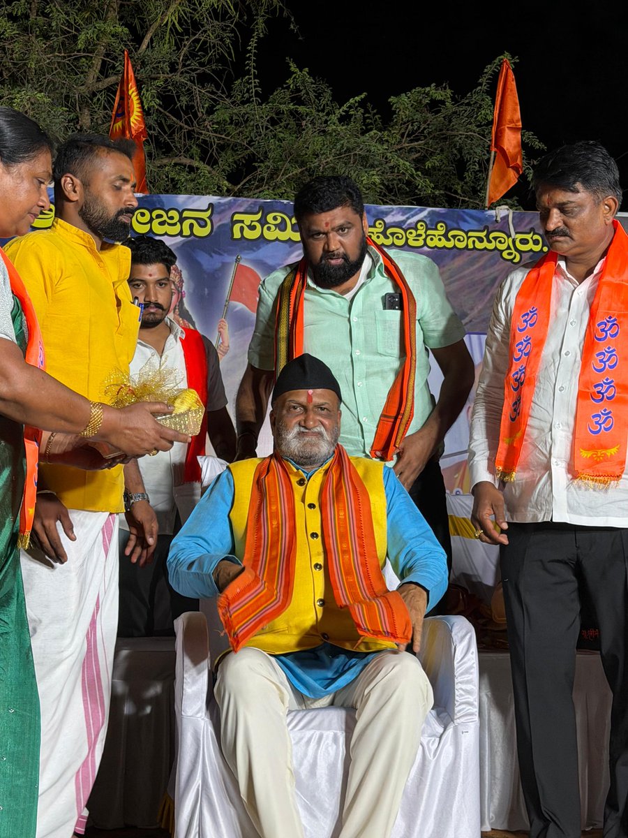 PramodMuta39880's tweet photo. ಹಿಂದೂ ಸಂಗಮ ಆಯೋಜನ ಸಮಿತಿ , ಹೊಳೆ ಹೊನ್ನೂರು ಇವರು ಆಯೋಜಿಸಿದ ಭದ್ರಾವತಿಯ ದೇವರ ಹಳ್ಳಿಯಲ್ಲಿ ನಡೆದ ಹಿಂದೂ ಸಮಾಜೋತ್ಸವ  ಕಾರ್ಯಕ್ರಮದಲ್ಲಿ ಭಾಗವಹಿಸಲಾಯಿತು 🔸📿🙏

#ಭದ್ರಾವತಿ #ಹೊಳೆಹೊನ್ನೂರು 
#Bhadravati #devarahalli #Holehonnur

@PramodMuta39880 Follow Me Page

#PramodMutalik #श्रीरामसेना #SriRamSena https://t.co/Hiqq9e0Wzu