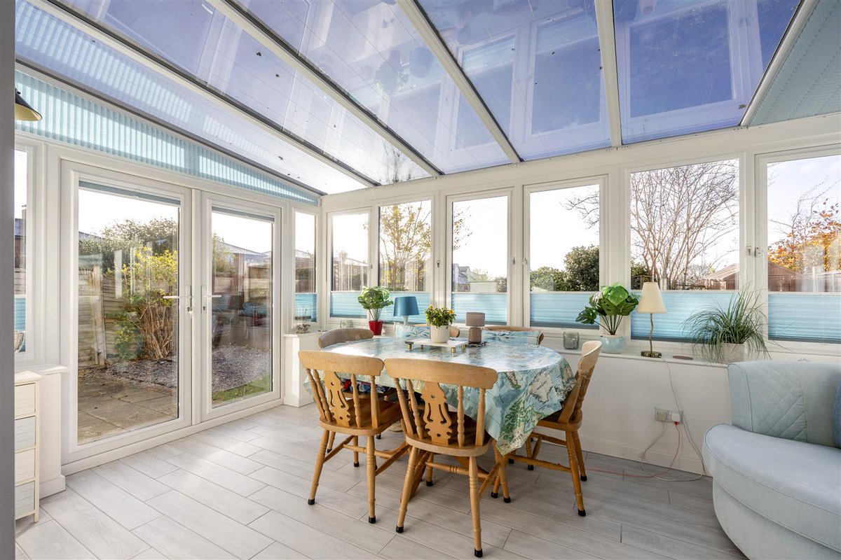 Boasting almost 2,500 sq.ft of living space within a short walk of Cheltenham's leafy Pittville Park is this spacious family home; a fantastic option for those in search of bright, attractive living with the opportunity to make it truly your own.

charleslear.co.uk/property/new-b…