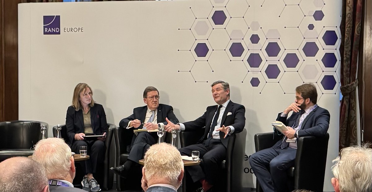 Carl Bildt tweet media