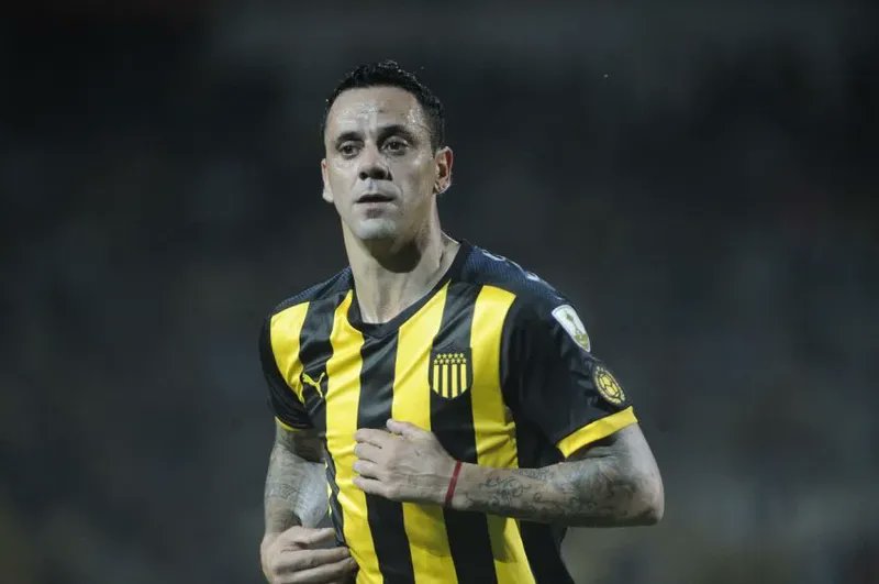 “Hay que vivir para Peñarol y no vivir de Peñarol”