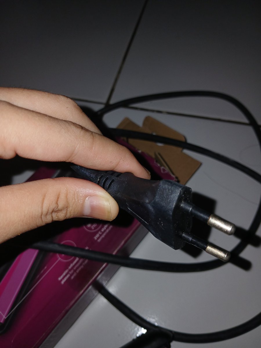 Asa7250's tweet photo. Haii kawan-kawan, aku mau preloved Philips Hair Straightener General HP8401/00 Catokan
-no minus
-baru dipakai 5 kali
-harga 270k bisa nego tipis
-minat bisa dm dan co via shopeeee
#preloved #catokan https://t.co/AxPamVUSqE