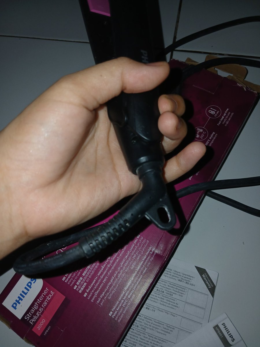 Asa7250's tweet photo. Haii kawan-kawan, aku mau preloved Philips Hair Straightener General HP8401/00 Catokan
-no minus
-baru dipakai 5 kali
-harga 270k bisa nego tipis
-minat bisa dm dan co via shopeeee
#preloved #catokan https://t.co/AxPamVUSqE