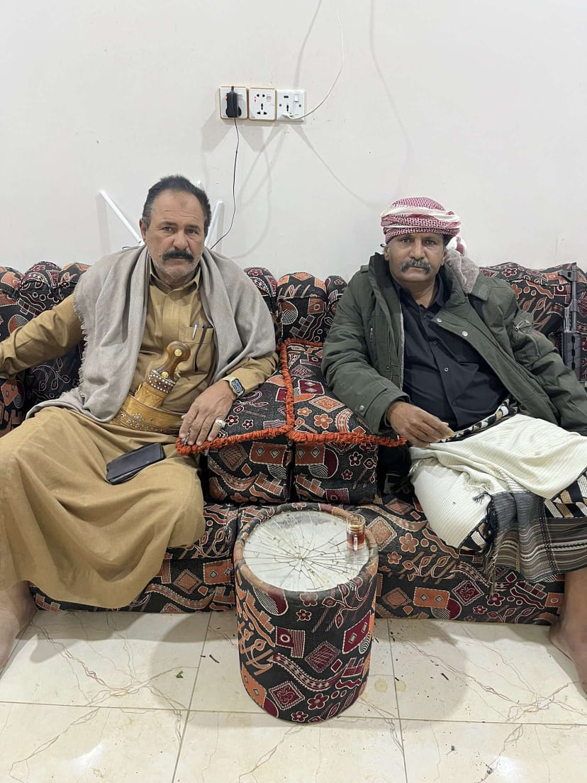 Bw_711's tweet photo. استقبل الشيخ علي بن هفتان الصيعري الحكم الشيخ علي كرامة بن عمرو بالعبيد شيخ مشايخ قبائل بلعبيد في بيته العامر في العبر. ومن جانبه، رحب الشيخ بن هفتان بالحكم الشيخ علي كرامه سعيد بن عمرو، شيخ مشايخ شمل قبائل بلعبيد https://t.co/yjRGniUOqf