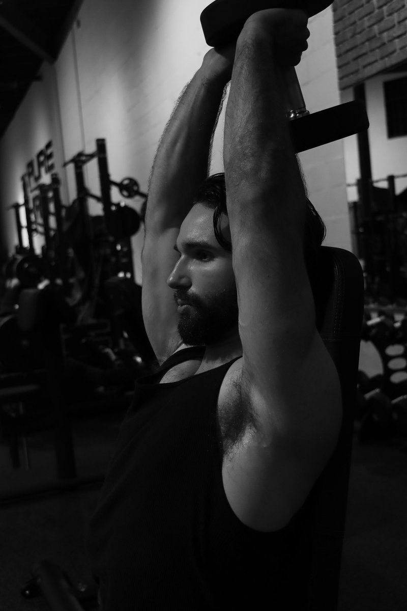 theromanfischer's tweet photo. Slow Reps. Sharp Focus. 🔥
📸: @LeandroGongora
#actor #fitnessislife #mondaymorningmotivation #modeling #modelmaterial https://t.co/zKhuu1BmId