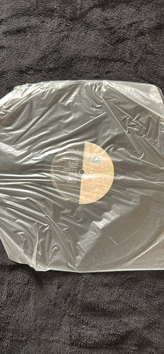deefmaybe's tweet photo. VENDA: disco de vinil duplo - Dangerous Michael Jackson 1991

Marcas de uso devido aos anos, ambos discos funcionando perfeitamente 

Preço negociável na dm! https://t.co/9Prui9WiLH