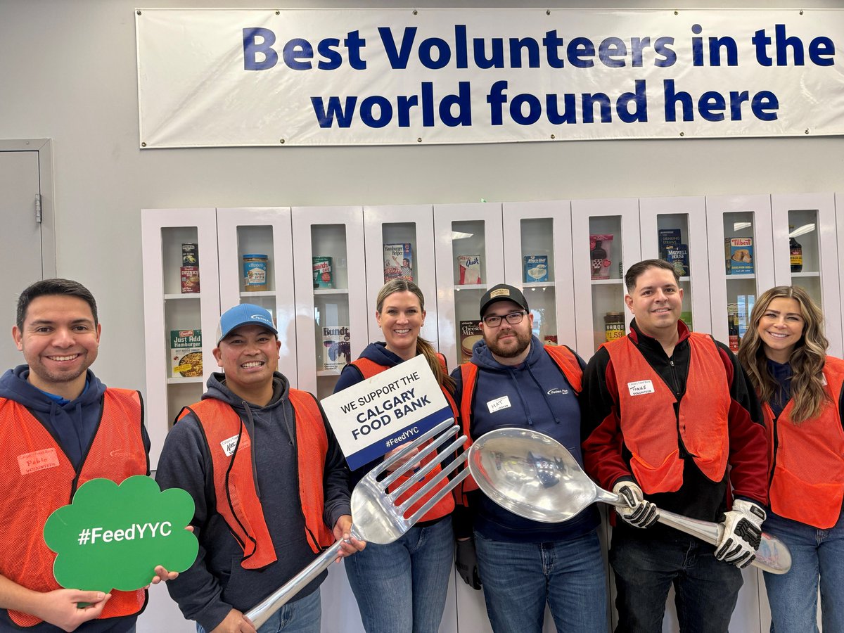 Last week, 6 Packers Plus employees spent the day volunteering at the Calgary Food Bank helping fill orders and deliver food hampers to people in the community. 🍎  A meaningful day supporting our city and an experience we were proud to be part of.