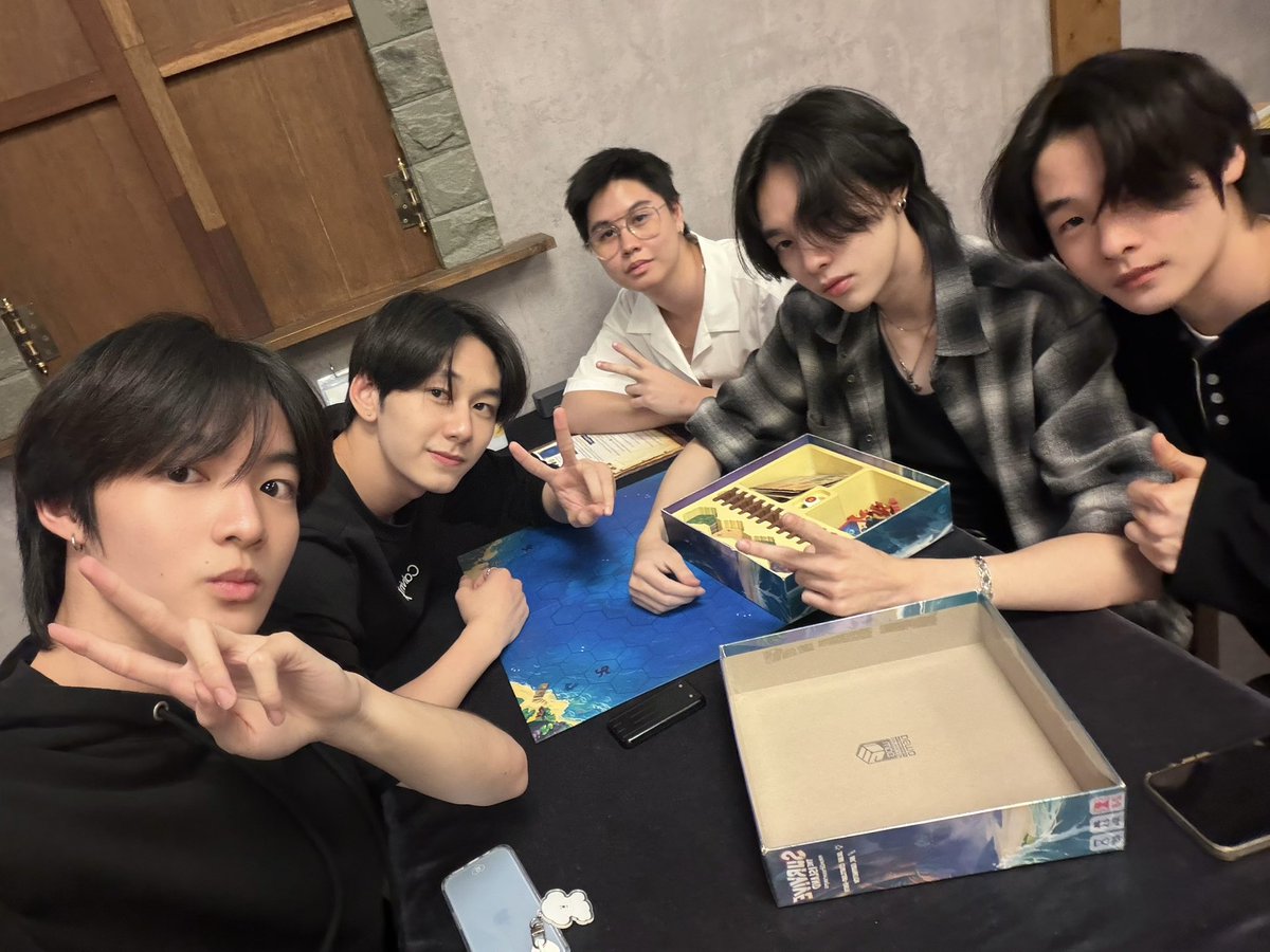 aton_tnk's tweet image. กว่าจะครบบ #aton_tnk