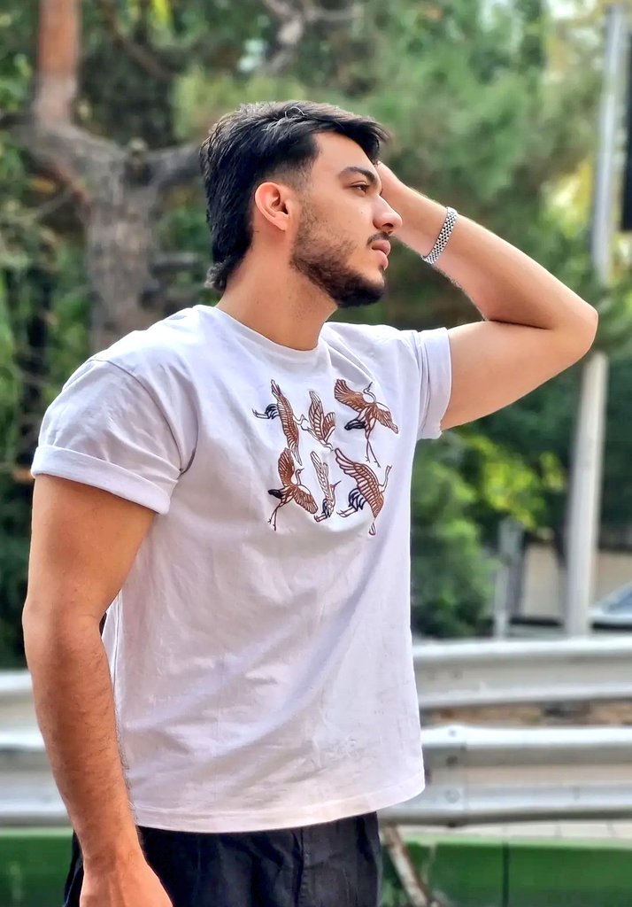 علیرضا قلعه قافی توسط جمهوری اسلامی در گلستان کشته شد.
تنها خواسته پدرش پخش شدن اسمشه تا در گمنامی نمونه.