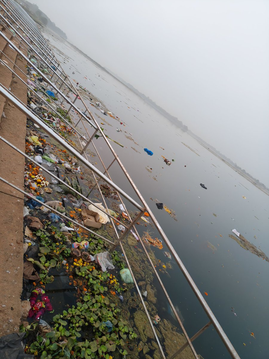 chandanavi86's tweet photo. @CMCCuttack @OdishaWater @sofiafirdous1 It's a picture near Bali yatra Padia/Ground Cuttack. Requesting for the cleaning of the River https://t.co/MskESDAMVw