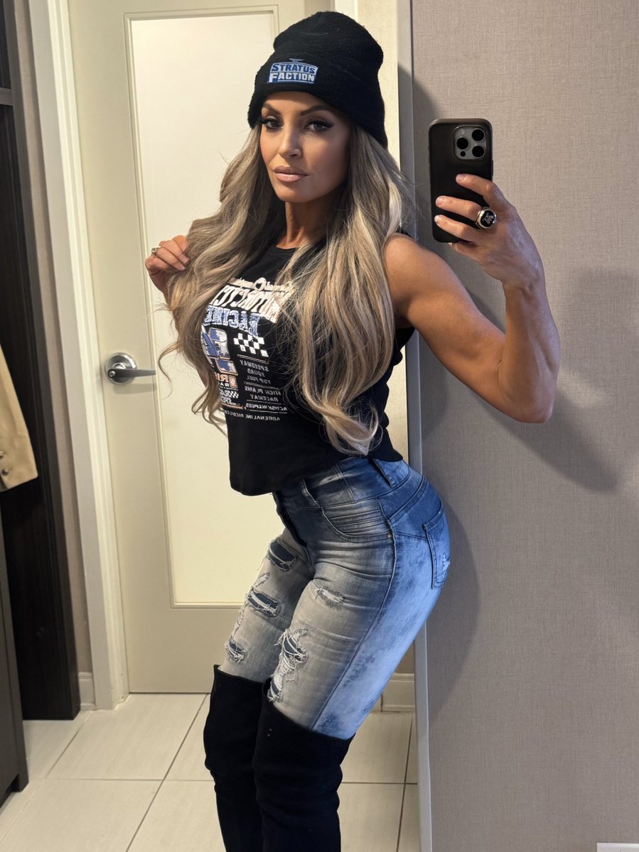 Trish Stratus tweet media