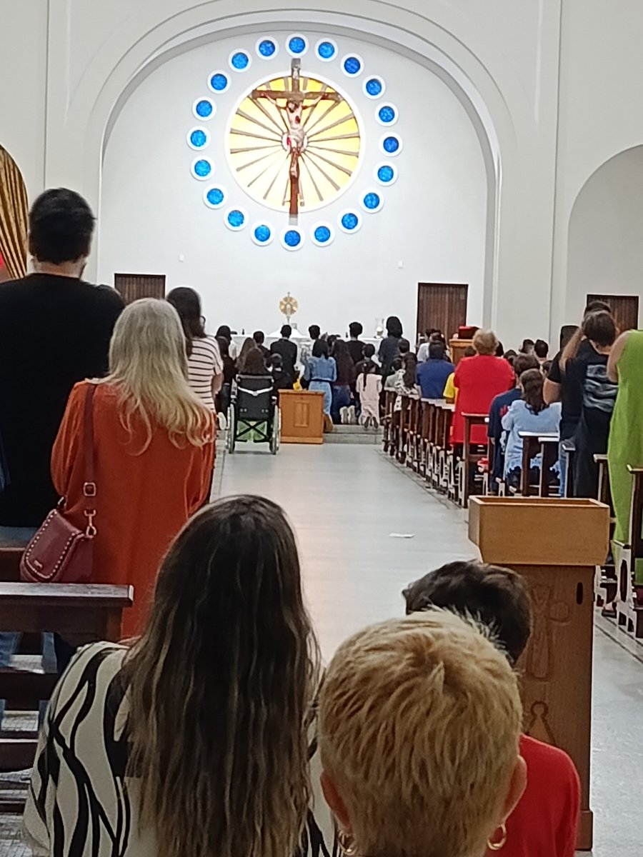 Fui na missa ontem depois de muito tempo.