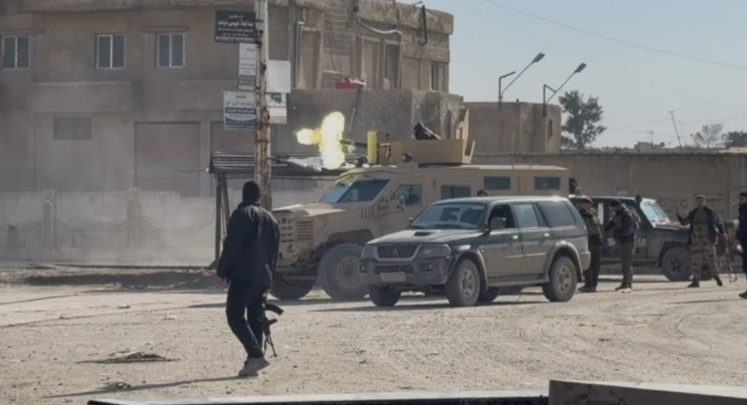 TracTerrorism's tweet image. Syrian Democratic Forces (#SDF/PKK) Thwart an Attack From Suspected #IslamicState (IS) Militants at al-Sina’a Prison, Gweiran[Ghweran] Neighborhood, #Hasakah Governorate, #Syria
Read more: trackingterrorism.org/chatter/sdf-th…