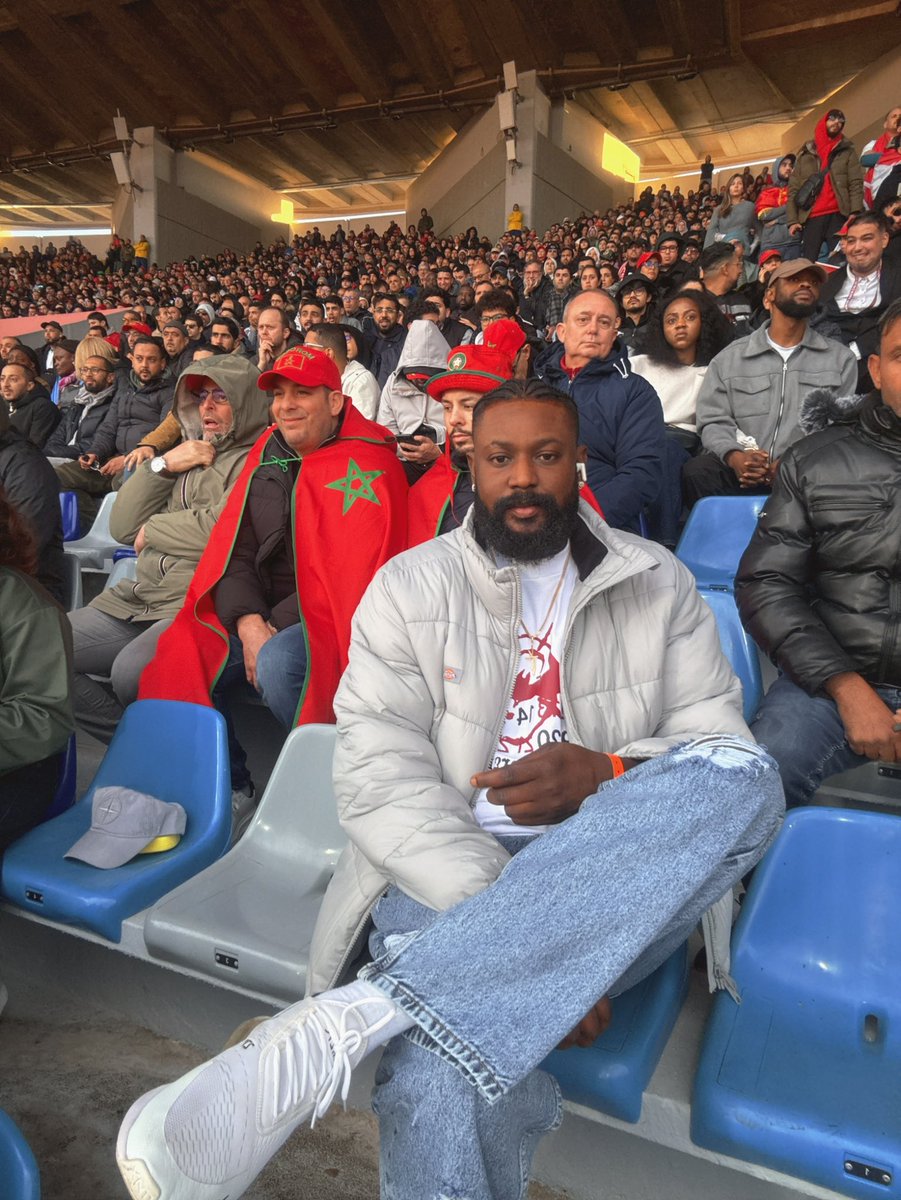 Opehyehmmi's tweet image. Never got dragged, never dragged anyone. He just makes posts and mind his business.