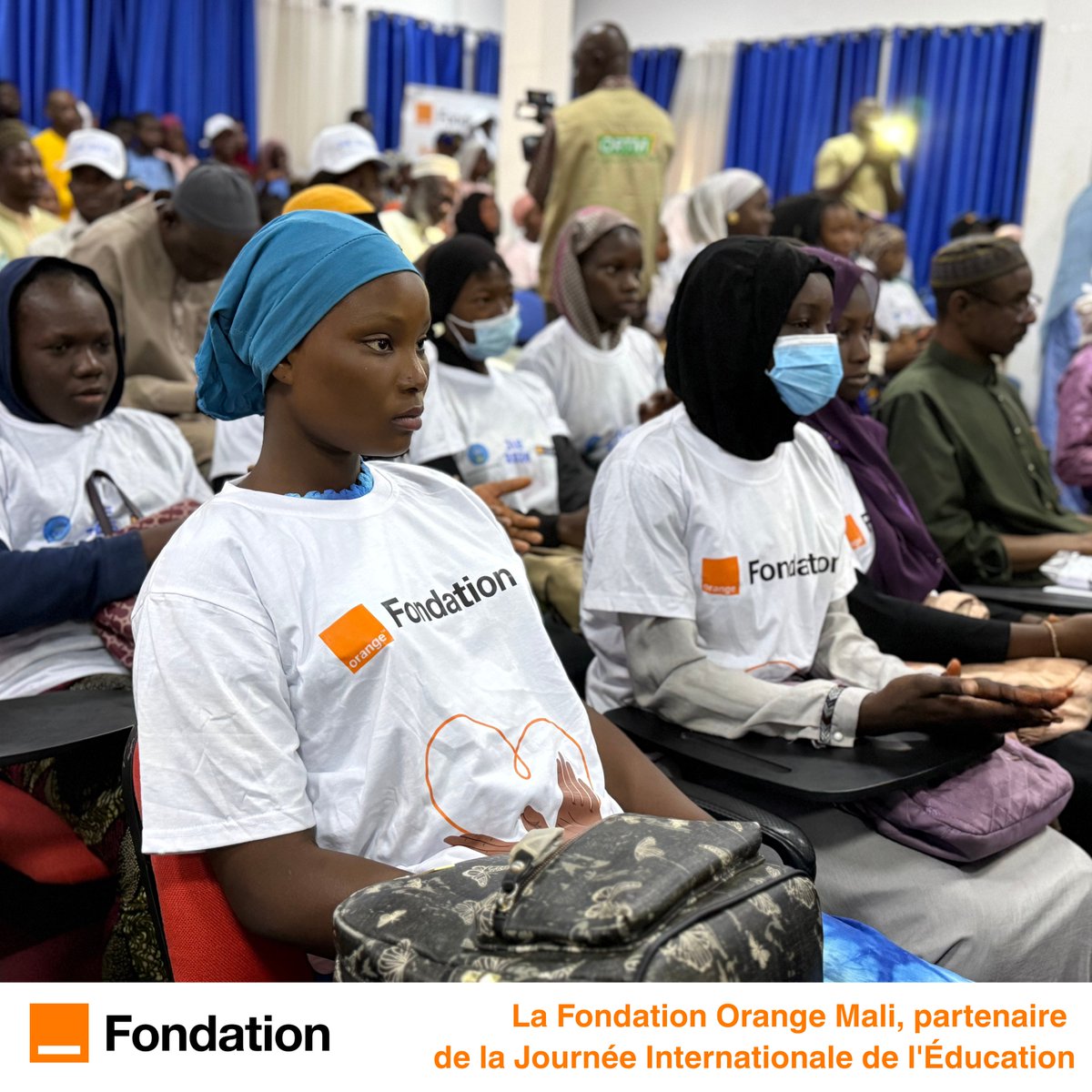 Fondation_OML's tweet photo. La Fondation Orange Mali a accompagné la célébration de la Journée Internationale de l’Éducation au Mali, aux côtés du Ministère de l'Education Nationale Mali.

Sous le thème « Une éducation de qualité pour tous dans un contexte de crise », cette journée vise à sensibiliser sur les défis éducatifs actuels, alors que plus de 1,6 million d’enfants sont privés d’école au Mali.

Éducation numérique, continuité pédagogique en situation de crise, innovation… autant de thématiques au cœur de cette célébration.

Partenaire de longue date du système éducatif malien, la Fondation soutient cette journée stratégique, en lien direct avec ses initiatives pour une éducation inclusive, numérique et accessible, notamment dans les zones vulnérables.

Car éduquer, c’est construire la paix. Former, c’est semer l’espoir. 

#FondationOrangeMali #OrangeMali #jie2026 #éducation #solidarité #Mali