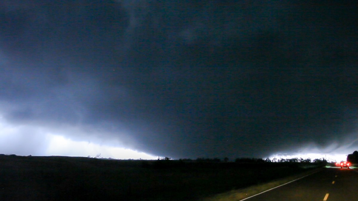 Your reminder that Plevna was a chiseled out VIOLENT tornado and had multiple satellite tornadoes during its lifespan. #wxtwitter