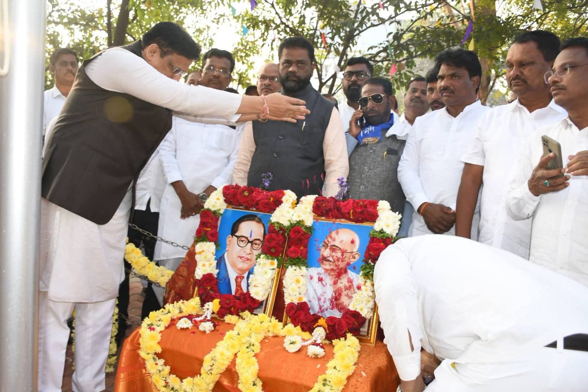 ajaydharamsingh's tweet photo. ಕಲ್ಯಾಣ ಕರ್ನಾಟಕ ಪ್ರದೇಶ ಅಭಿವೃದ್ಧಿ ಮಂಡಳಿ ಕಲಬುರಗಿ ಕಚೇರಿಯಲ್ಲಿ ಆಯೋಜಿಸಿದ 77ನೇ ಗಣರಾಜ್ಯೋತ್ಸವ ಕಾರ್ಯಕ್ರಮದಲ್ಲಿ ಭಾಗವಹಿಸಿ ಧ್ವಜಾರೋಹಣ ನೆರವೇರಿಸಲಾಯಿತು

ಈ ಸಂದರ್ಭದಲ್ಲಿ ಕೆ. ಕೆ. ಆರ್. ಡಿ. ಬಿ ಕಾರ್ಯದರ್ಶಿ ನಳಿನ ಅತುಲ್ ಸೇರಿದಂತೆ ಕಾಂಗ್ರೆಸ್ ಪಕ್ಷದ ಹಿರಿಯ ಮುಖಂಡರು ಮಂಡಳಿಯ ಅಧಿಕಾರಿಗಳು,ಸಿಬ್ಬಂದಿ ವರ್ಗ ಉಪಸ್ಥಿತರಿದ್ದರು.
#Happyrepublicay #KKRDB #Kalburagi #karnataka #RepublicDay2026