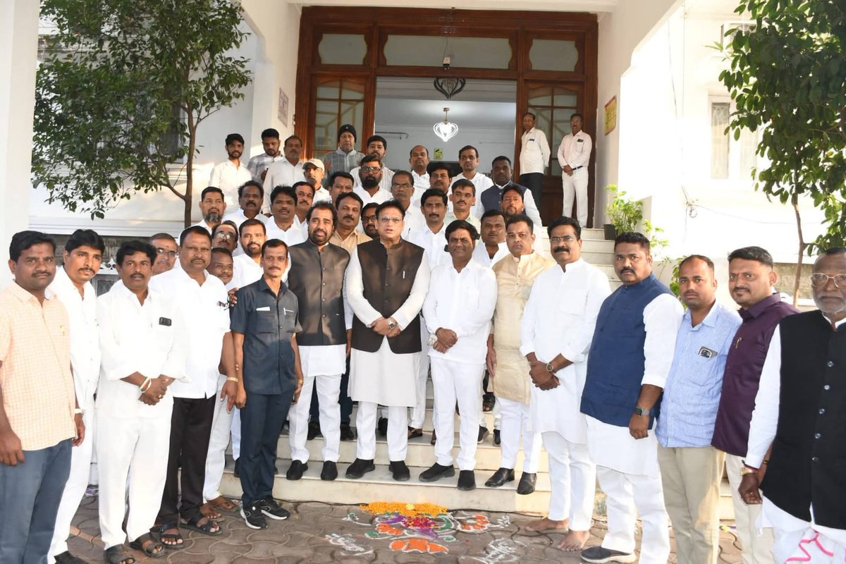 ajaydharamsingh's tweet photo. ಕಲ್ಯಾಣ ಕರ್ನಾಟಕ ಪ್ರದೇಶ ಅಭಿವೃದ್ಧಿ ಮಂಡಳಿ ಕಲಬುರಗಿ ಕಚೇರಿಯಲ್ಲಿ ಆಯೋಜಿಸಿದ 77ನೇ ಗಣರಾಜ್ಯೋತ್ಸವ ಕಾರ್ಯಕ್ರಮದಲ್ಲಿ ಭಾಗವಹಿಸಿ ಧ್ವಜಾರೋಹಣ ನೆರವೇರಿಸಲಾಯಿತು

ಈ ಸಂದರ್ಭದಲ್ಲಿ ಕೆ. ಕೆ. ಆರ್. ಡಿ. ಬಿ ಕಾರ್ಯದರ್ಶಿ ನಳಿನ ಅತುಲ್ ಸೇರಿದಂತೆ ಕಾಂಗ್ರೆಸ್ ಪಕ್ಷದ ಹಿರಿಯ ಮುಖಂಡರು ಮಂಡಳಿಯ ಅಧಿಕಾರಿಗಳು,ಸಿಬ್ಬಂದಿ ವರ್ಗ ಉಪಸ್ಥಿತರಿದ್ದರು.
#Happyrepublicay #KKRDB #Kalburagi #karnataka #RepublicDay2026
