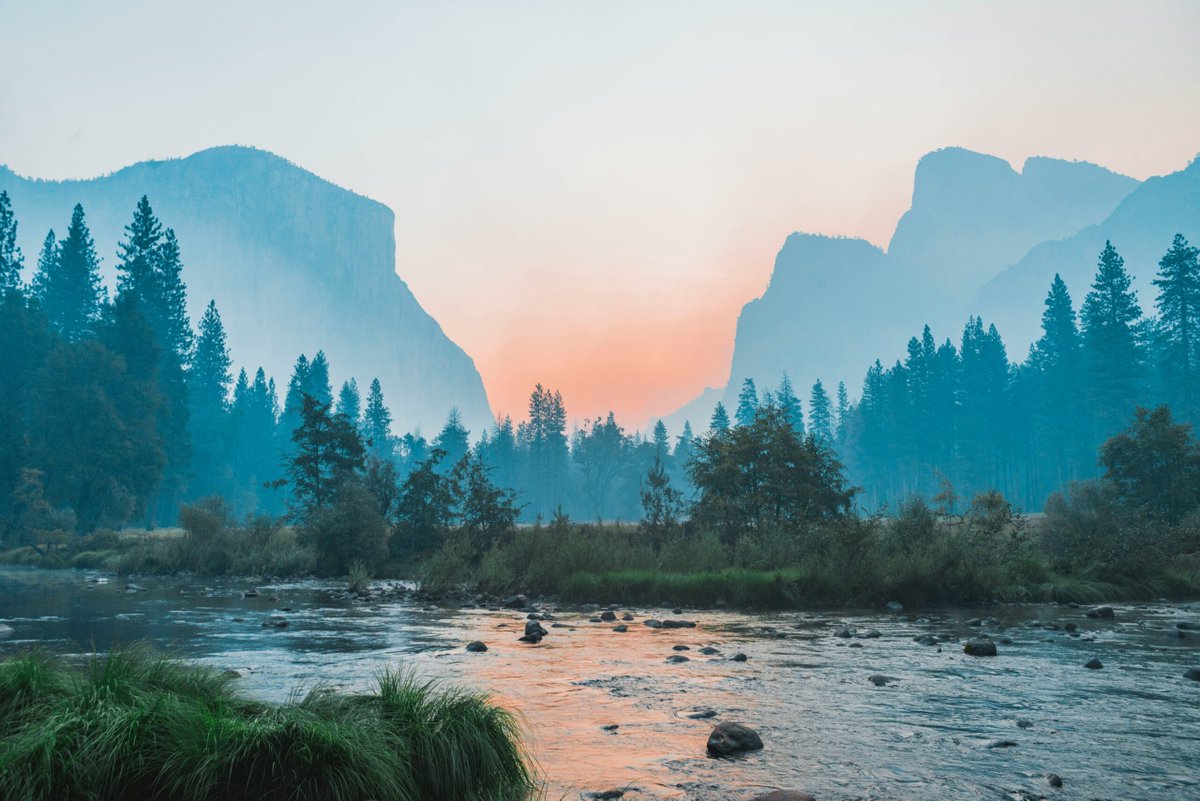 forthechurch's tweet photo. "The Christian whose heart has been transformed by the goodness and grace of God seeks nothing less than to live in the light of his Father’s smile." - @brettfredenberg 

Read more from our newest https://t.co/ue7jcwqubm article at https://t.co/bQIzC58e54 https://t.co/JnhLzf6n3F