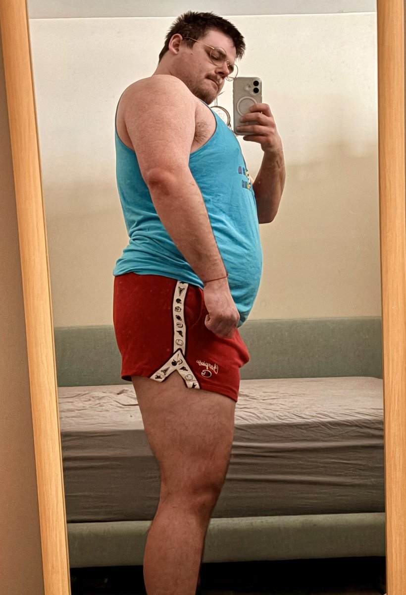 versatilepig's tweet image. Feeling curvy today