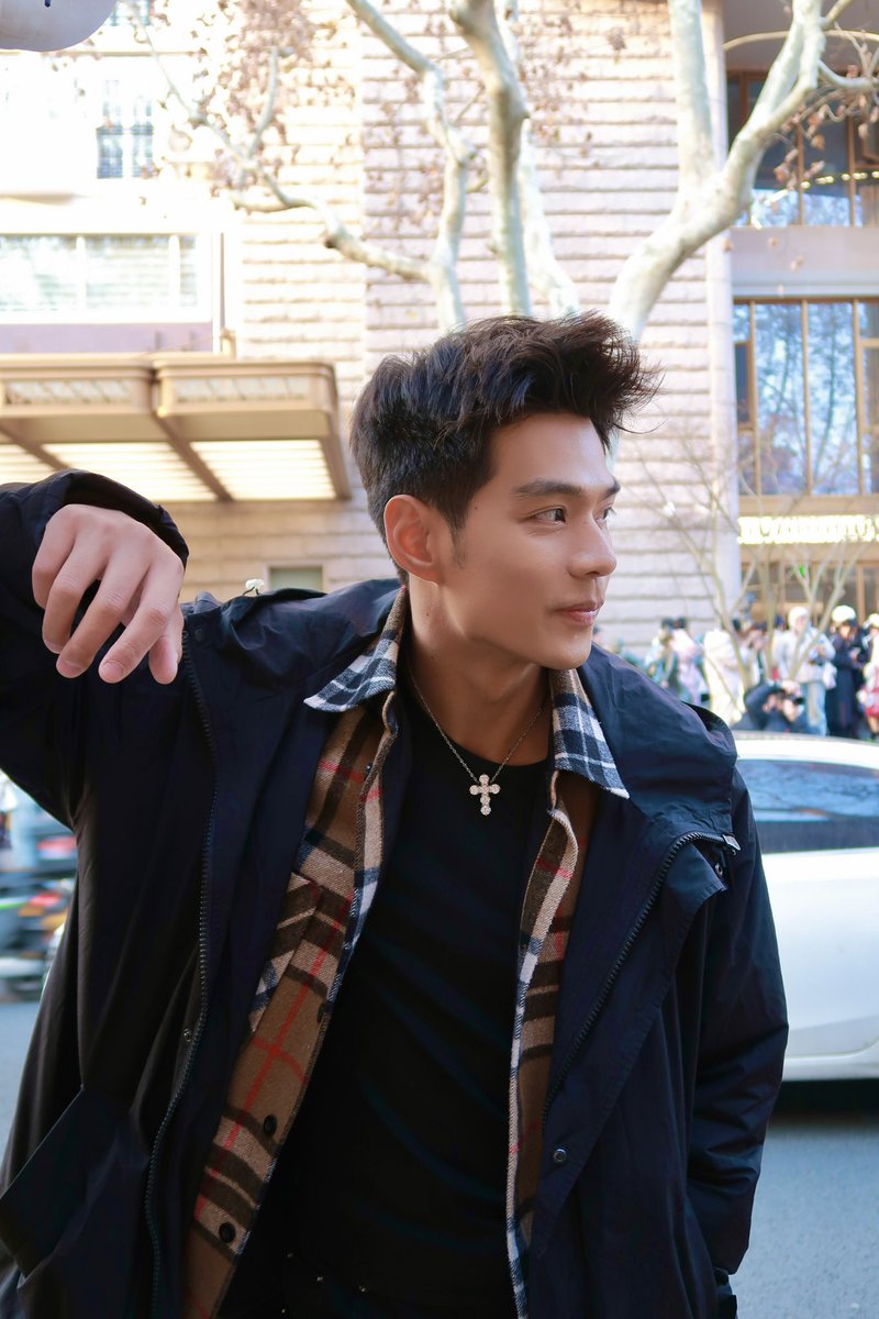 WLMHHHH2's tweet photo. 在上海玩的太开心了✌🏻 https://t.co/aAABv5SkQO