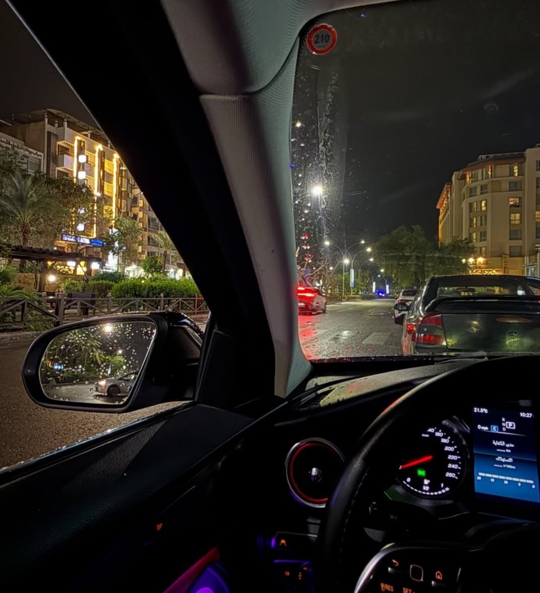 إتكئ على قلبي..
كلما شعرت بالوهن والتّعب 
لا تقلق هذا قلبي ثق أن الإتكاء عليهِ إستقامة..🤍🌧
#كلام_من_القلب