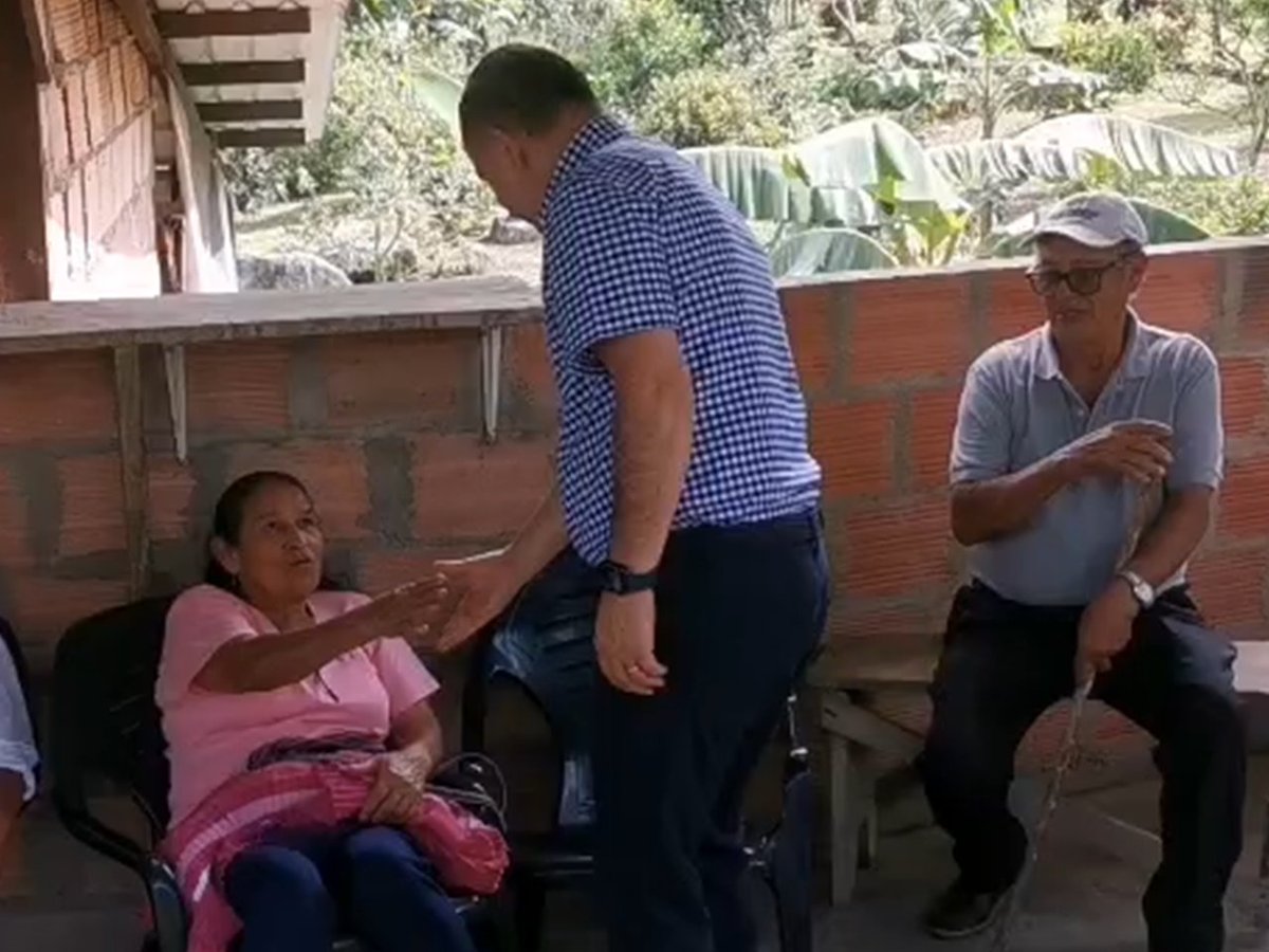 ¡#Albán se construye en equipo! 🤝✨

Recorrimos el sector rural escuchando a nuestra gente. Diálogos que nos motivan a seguir trabajando por Cundinamarca.

Este 8 de marzo, acompáñanos: <a href="/Lucho_gonzalezP/">Luis Roberto González Peñaloza</a> - U 107 a la Cámara. 🗳️💪

#UnidosPorCundinamarca