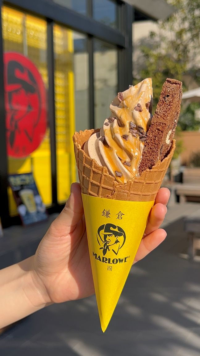 プリンから生まれた、贅沢チョコソフト
⁡
鎌倉駅前店 新作
"チョコラータブリュレプリンソフト"が
デビューしました。
⁡
手にした瞬間から、気分が上がる一品です✨

■販売店舗：鎌倉駅前店
■販売期間：販売中〜2月中旬まで
■税込840円