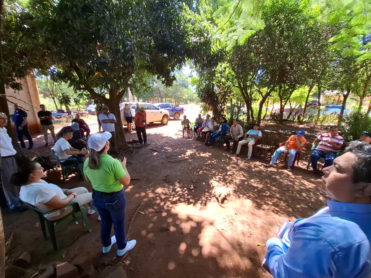 NatyEn's tweet photo. Hoy llevamos adelante la entrega de semillas a productores en distintas comunidades, acompañando de manera directa el esfuerzo y el compromiso de quienes trabajan la tierra, en compañía del Ing. Carlos Pereira.

Comenzamos en Cerrito, calle 5, continuamos en Curuzú Tomás; https://t.co/zQVxS1jhHX