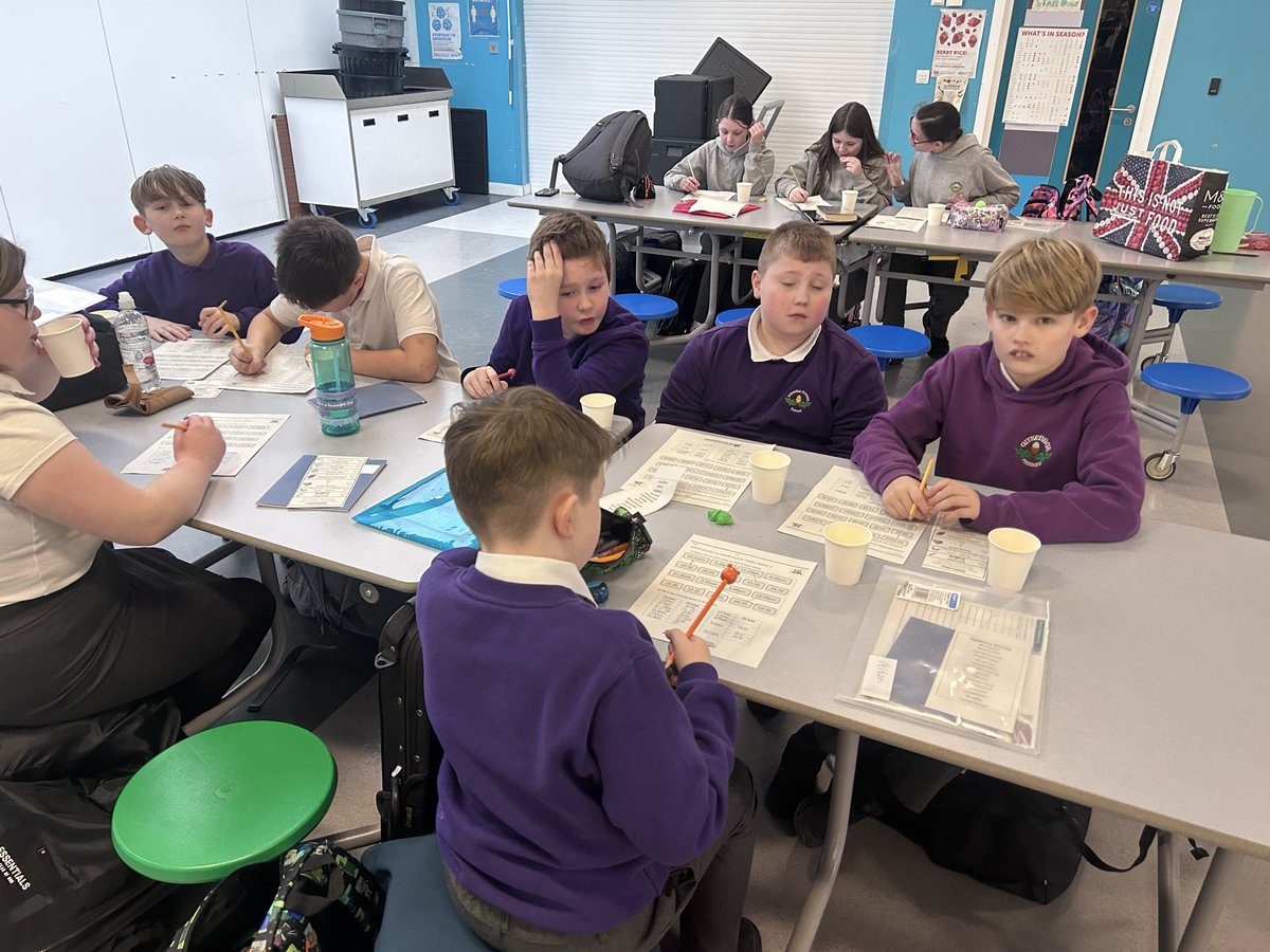 AitkenbarPS's tweet image. First week back at homework club today ✏️ 📚 🌟 Pupils got through most of their homework but enjoyed some fun and a snack too! 😉 #homeworkhelp