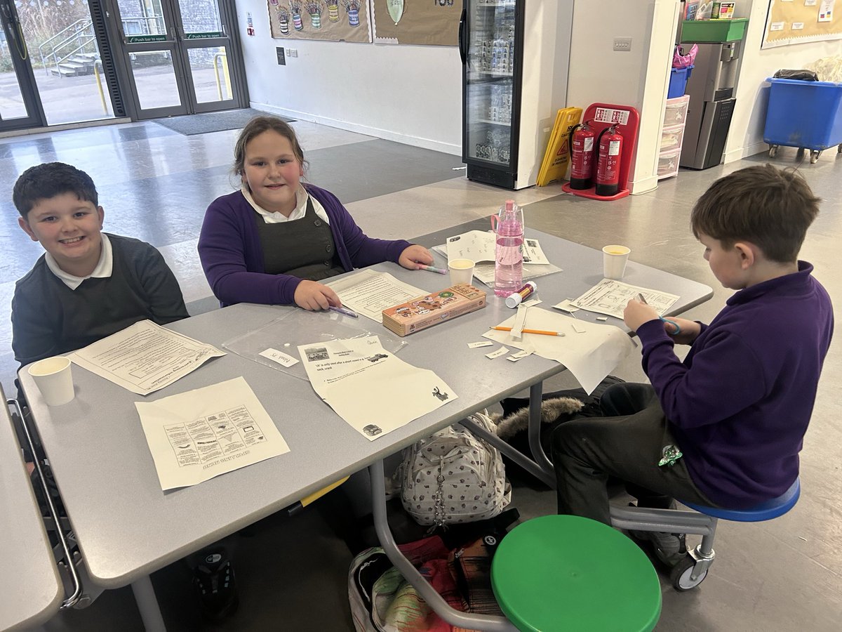 AitkenbarPS's tweet image. First week back at homework club today ✏️ 📚 🌟 Pupils got through most of their homework but enjoyed some fun and a snack too! 😉 #homeworkhelp
