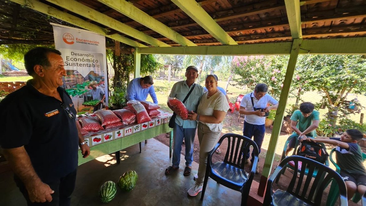 NatyEn's tweet photo. luego en 4 Potreros y San Antonio Ypecuru más de 100 productores fueron beneficiados.

Esta acción fue posible gracias a un trabajo articulado entre la Dirección de Proyecto Productivo y la Gobernación de Itapúa🤝.

#tuvozmiaccionnuestrofuturo #nataliaencisoconcejal #productores https://t.co/bJHlgEldUq