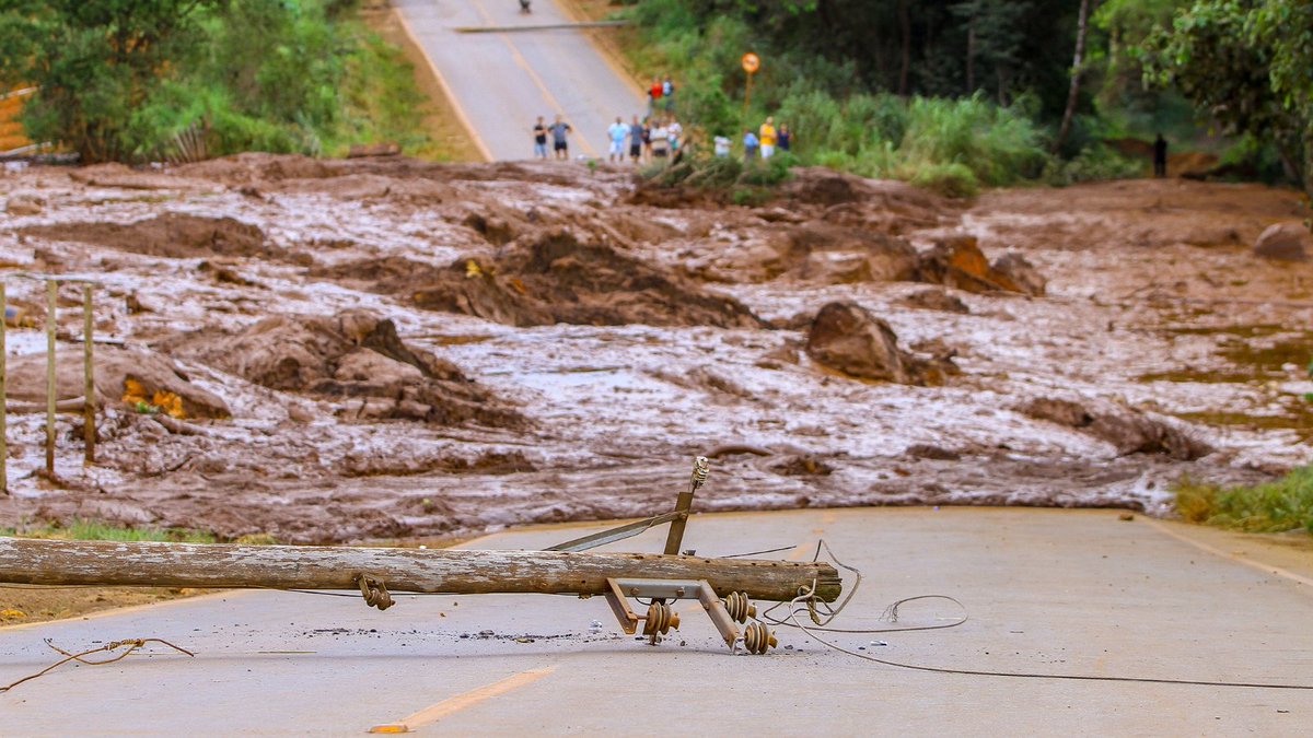 SafetyIChemE's tweet photo. On 25 January 2019, the Brumadinho tailings dam collapse claimed 270 lives—another tragic reminder of the urgent need for strong risk management, governance and safety culture in high‑hazard industries.

#Brumadinho2019 #TailingsSafety #ProcessSafety #RiskManagement https://t.co/vAE3GFK0ej