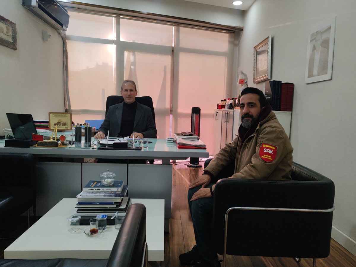 Siirt Ticaret ve Sanayi Odası Yönetim Kurulu Başkan V. Sn. Fuat Özgür Çalapkulu’nu ziyaret ettik.
Ziyaretimizde dernek faaliyetlerimiz hakkında bilgi verdik, yürüttüğümüz sosyal sorumluluk çalışmalarını paylaştık. Nazik misafirperverlikleri için kendilerine teşekkür ediyoruz.