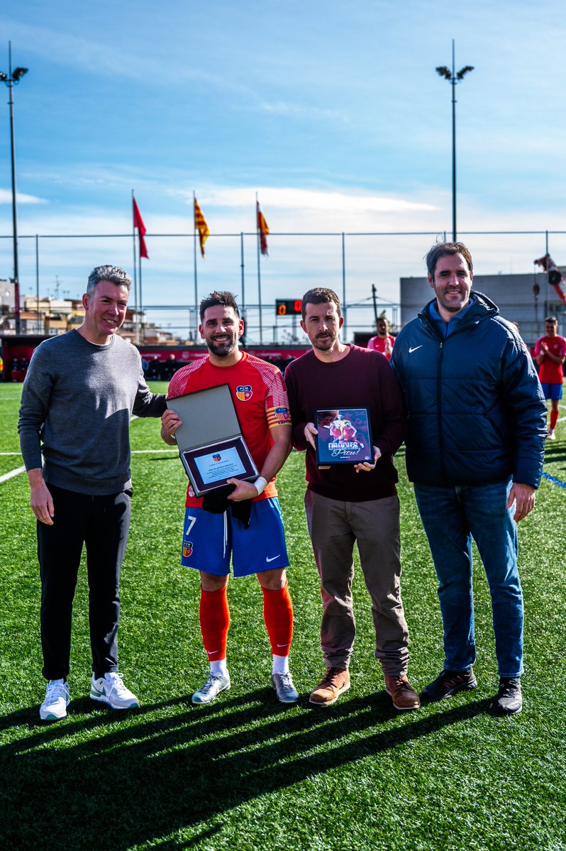 martinenc's tweet image. ❤️ Pitu Plazuelo 🏹
✊ Per sempre un 'red devil' més! 

🥹 Un orgull que hagis tancat la teva brillant trajectòria al #Guinardó, lluïnt el braçal de capità del #FCMartinenc 

🤜 @pituplazuelo, un dels nostres! 🤛

#GràciesPitu #SomMartinenc #futbolcat