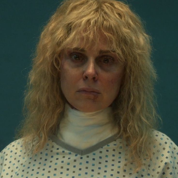 psieiko's tweet image. stranger conveniencies things top cenas:

🏅. karen voltando a falar e andar após ter sua garganta cortada

🥈. demogorgons ignorando a musica no talo do radio do lucas

🥉. will nao sentir nada quando o vecna ta sendo decepado