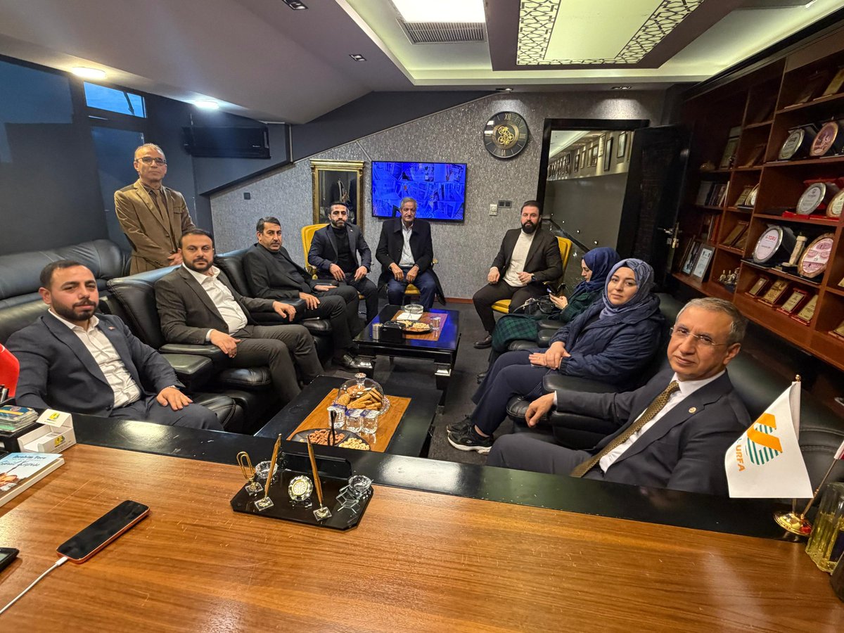 Haliliye İlçe Başkanımız Sn Mustafa Bağmancı, Kadın Kolları Başkanımız Sn Fatma Ocak ve Teşkilat üyelerimiz ile birlikte, 

28. Dönem Milletvekili adayımız Sn. Abdürrahim Toru'yu ziyaret ettik.

Misafirperverliği için kendisine teşekkür ediyoruz.

<a href="/abdurrahimtoru/">Abdurrahim Toru</a> 
<a href="/mbagmanci63/">MUSTAFA BAĞMANCI</a>