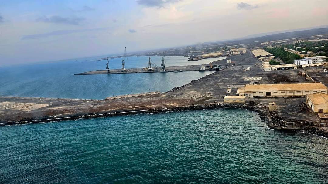 Eskinder88's tweet photo. 🚨: #Ethiopia🇪🇹
The Shabiya regime in #Eritrea has surrendered its role in negotiations over #AssabPort to Egypt. Any agreement reached between Ethiopia and Egypt would therefore be final and binding. https://t.co/fpMokGru8Q