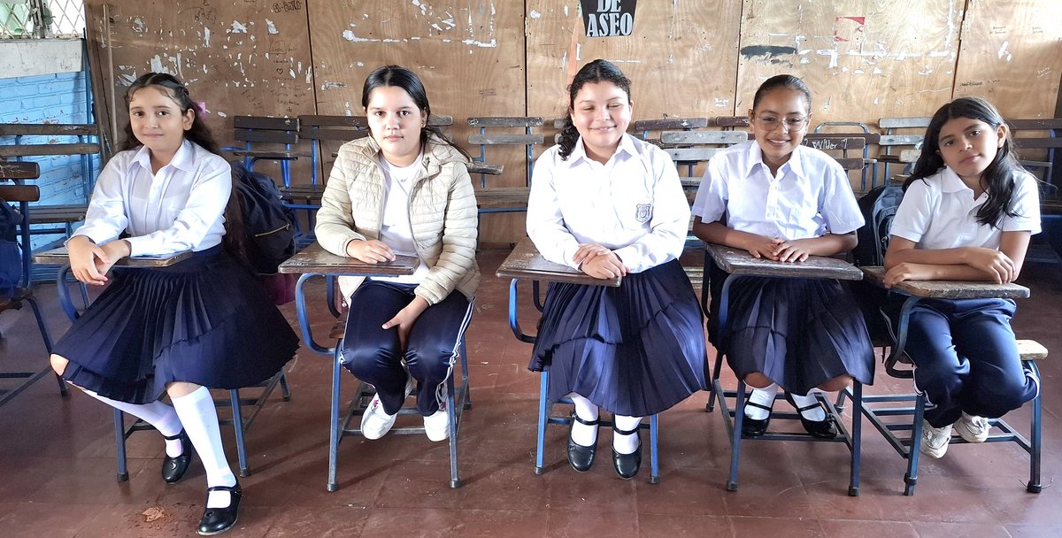 AmandaEscuela's tweet photo. Con alegría damos la bienvenida a nuestros niños y niñas a este regreso a clases. 

Una nueva aventura llena de ilusiones y sueños, un carrusel de aprendizajes abordaremos y juntos a la meta llegaremos. @minednicaragua @DJinotega https://t.co/HbkUwtJ4Ut