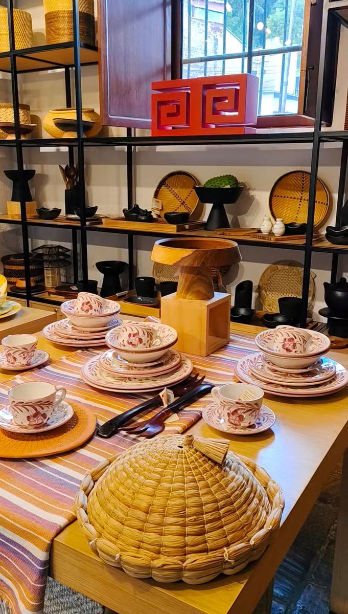 artesaniasdcol's tweet image. ¡Llevamos "Colombia, el país de la belleza" a todo el mundo! 🌎✨

Descubre en nuestra #TiendaEnLínea  un catálogo lleno de saberes ancestrales  y tradicionales de los 32 departamentos. Piezas únicas hechas a mano con amor.
artesaniasdecolombiatienda.com.co