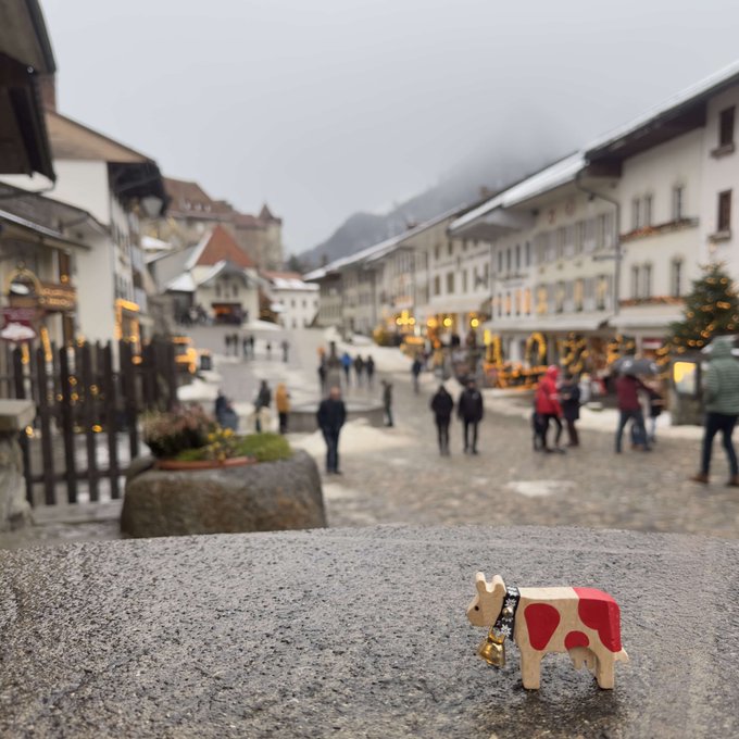 Happy Lilly tweet media