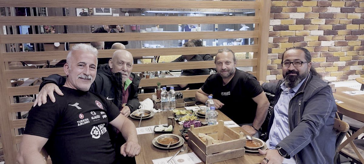 Yaşamak,
Üç günlük Dar-ı Dünya’da ölümün elinden ödünç gün çalmak gibi.. 
Spor adamı büyüğümüz Şakir Topoğlu Hak’ka yürüdü.. 
Hakkımız helal olsun kıymetli Ağabeyim.. 
Allah cc rahmet eylesin… 😔