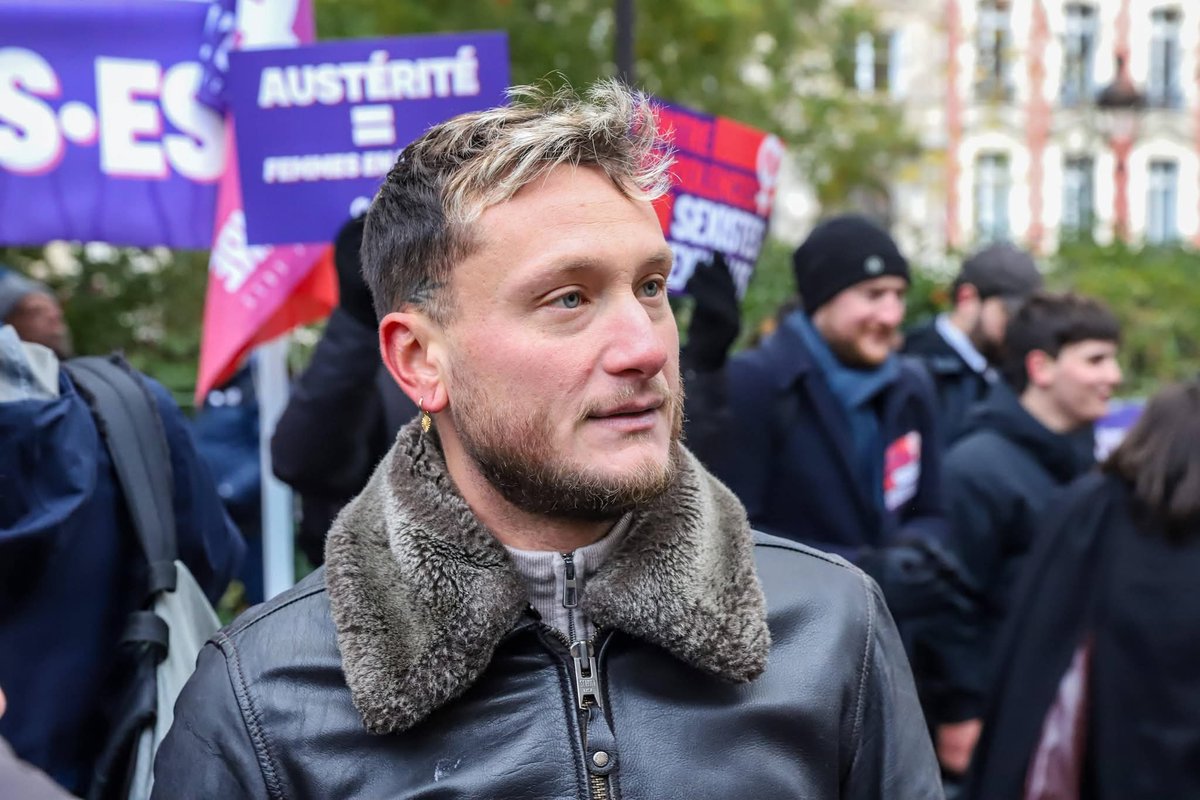 Définition de fascisme : 
«C'est notre travail de militant» : le député #LFI #RaphaëlArnault appelle à arracher les affiches du #RN !!!! 

#lfi_pourritures
#lfi_islamos_gauchistes_antisemites
#LFIlahonte

Ce parti est le plus GRAND ENNEMI DE LA FRANCE !!!!