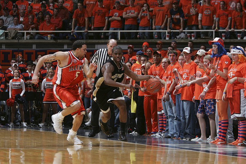 CollegeHoops's tweet image. Chris Paul dribbles past Deron Williams during a 2004 Wake Forest-Illinois game