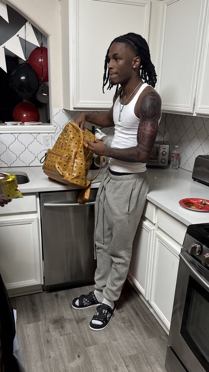 blue2ugly's tweet photo. https://t.co/OPPEqdwV9r