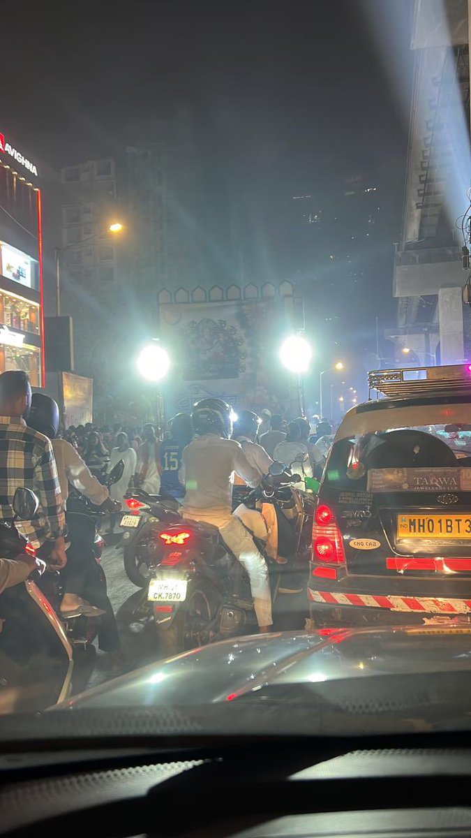 mehtaraj99's tweet photo. @Dev_Fadnavis sir, as a fellow citizen, I am asking for basic living rights. I have some ideas, would love to have them heard. I live in Lalbag and every couple of days our lives are impacted because of some precision on the main road. Loud music post 10pm, why no consequences? https://t.co/3QHAP9JYuL