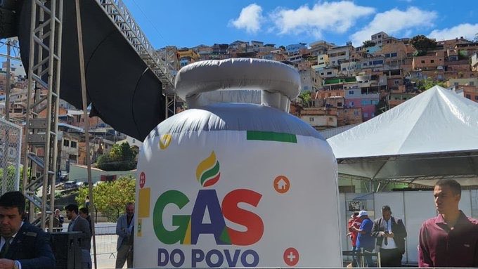 Pedro Rousseff tweet media