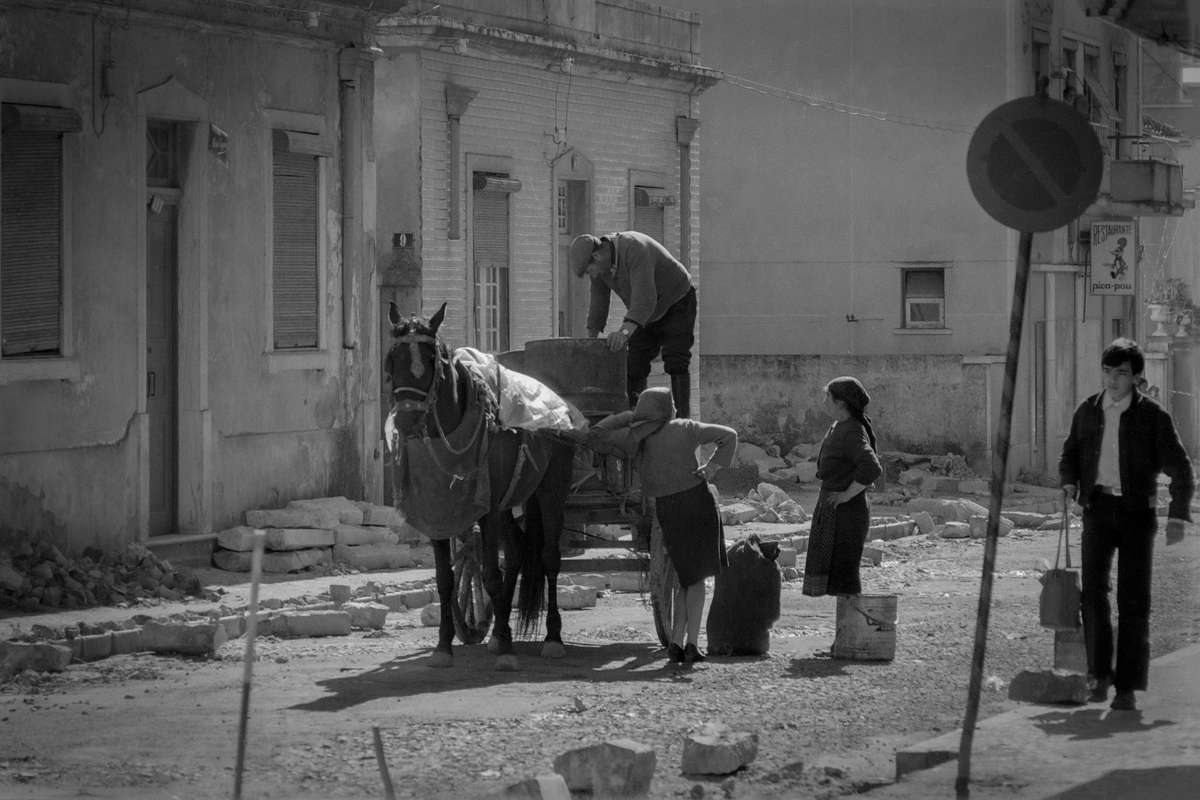 BeardcodeO's tweet photo. Portugal anos 70
Antes do Socialismo

Fotos de: Alfredo Cunha https://t.co/3o6qe5tv9h