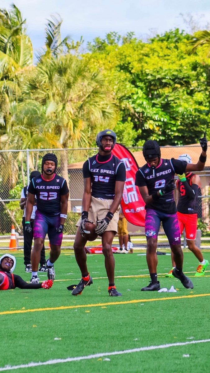 d3mar1oo's tweet photo. Semis run at @7v7_elite South FL Regionals @ Mills Pond!
14yo RB/MLB #23 (5'10/175) | @flexspeed7on7 18U 2-1 record
Versatile defender & runner left it all out there!๐ก๏ธ๐โโ๏ธ
@RealNews102 @PrepRedzoneFL @FLHSRecruiting
#7v7 #FlexSpeed #7on7 #FloridaFootball @NickDyer_QB https://t.co/RtquYOdsKp